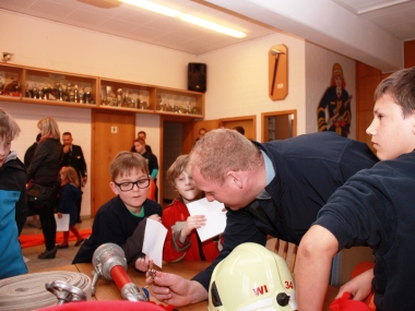 Kimspiel mit Feuerwehrgegenständen